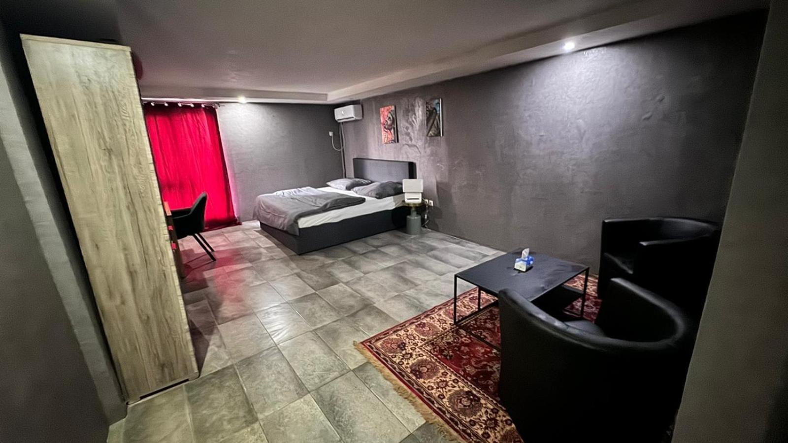 Mai Hotel โคนาครี ภายนอก รูปภาพ